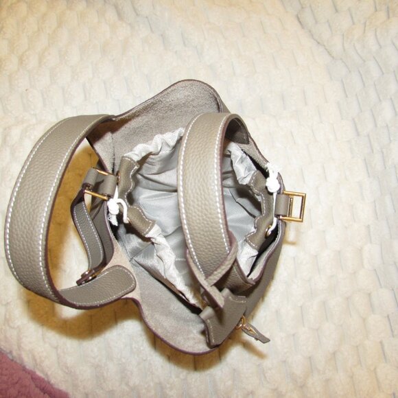 Women's Cowhide Bucket Bag, Fashionable Solid Color Taupe Handbag - Picture 10 of 14